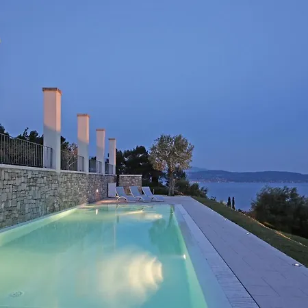 Вилла Albachiara, Private Luxury With Private Pool And View Гардоне Ривьера